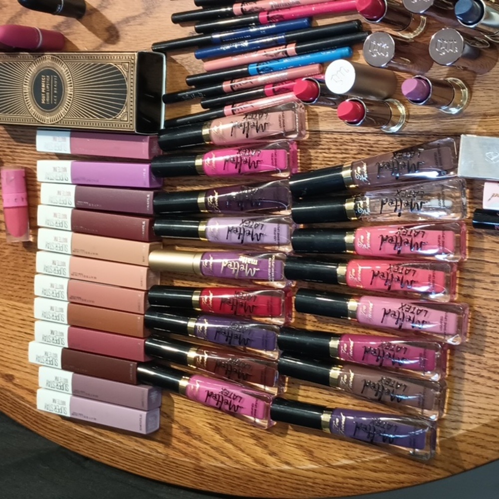 ALL LIPPIES AVAILABLE FOR MY COMING LIVE SHOW!!! THIS WILL BE MY FIRST SHOW!!;